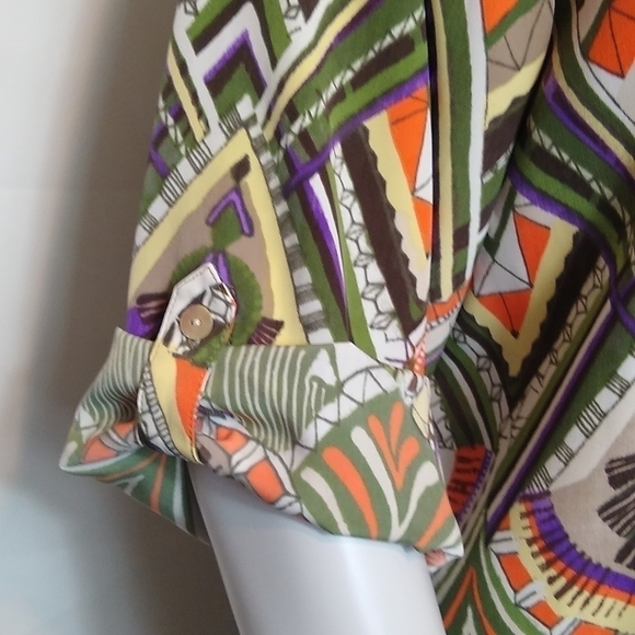 Chico's SZ 2 = Medium Multicolor Geometric Print Blouse Roll Tab Sleeve Layered - Picture 2 of 10